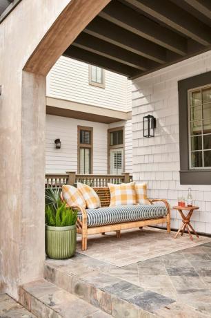 real-simple-home-2022-florida-Back-Porch-459