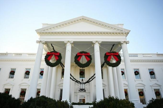 As decorações são vistas na Casa Branca durante a prévia para a mídia dos feriados de 2023 na Casa Branca em Washington, DC.