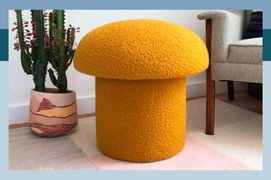 Tamborete Mustard Boucle em forma de cogumelo